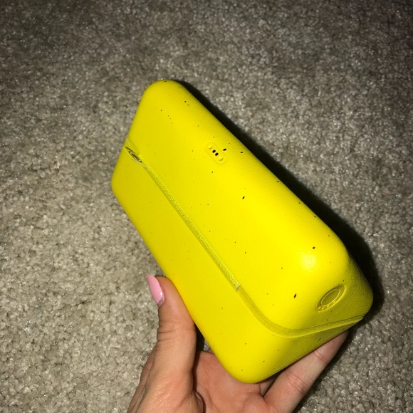 SOLD Snapchat spectacles - Picture 3 of 3